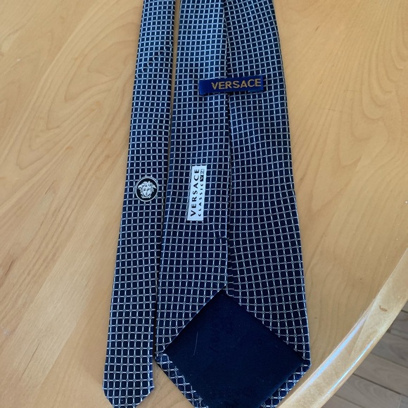Versace 100% Silk tie - Picture 4 of 4
